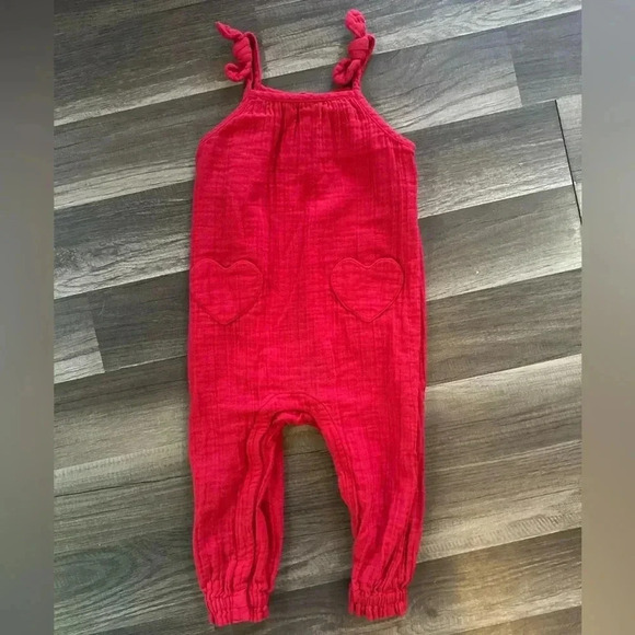 ❤️OLD NAVY - Valentines Day Jumpsuit (18-24 Months) - Picture 1 of 8